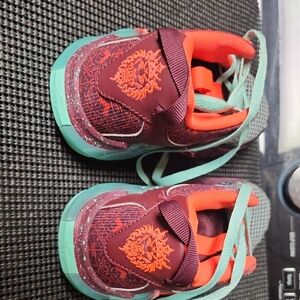 Nike Kids Sneakers in Red and Green